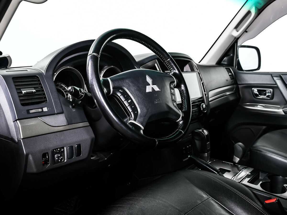 Mitsubishi Pajero, 2015 Фото №12