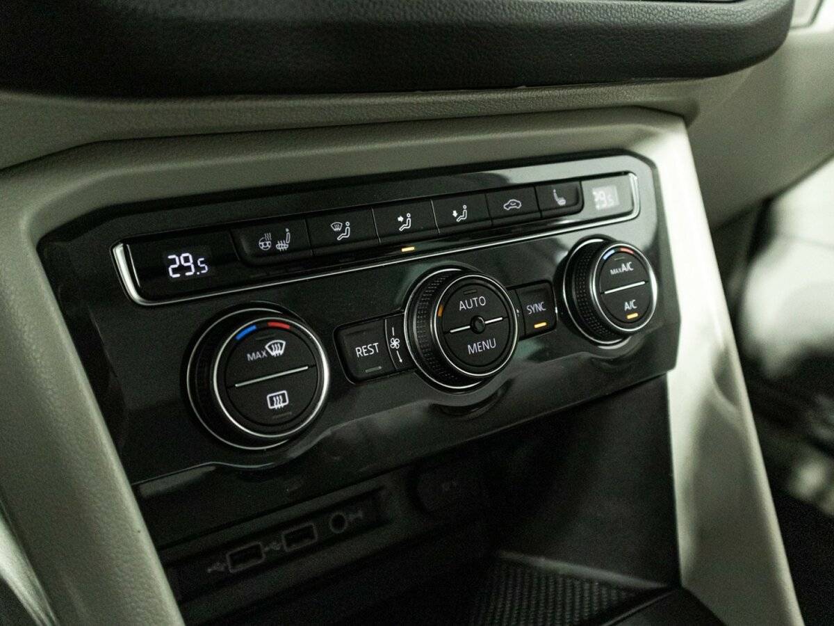 Volkswagen Tiguan, 2018 Фото №15