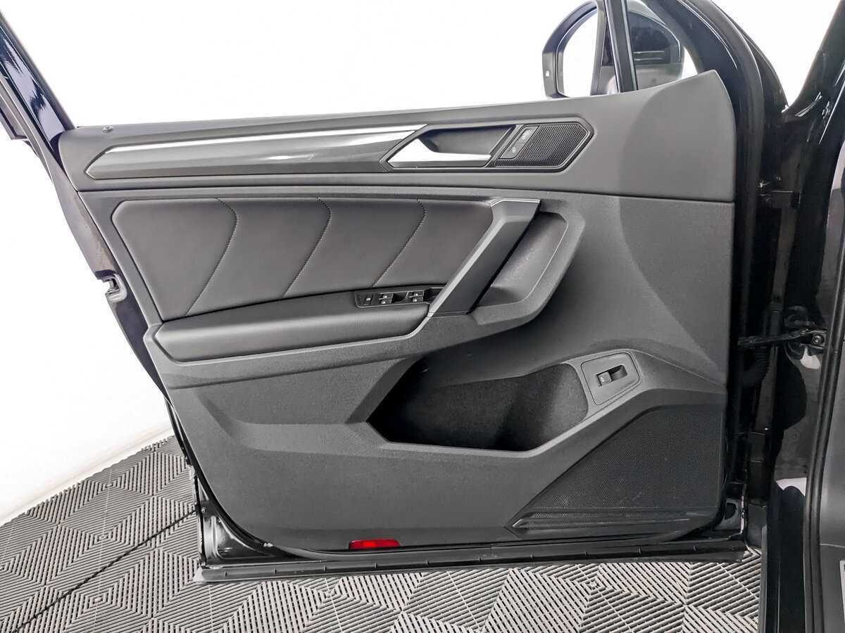 Volkswagen Tiguan, 2020 Фото №15