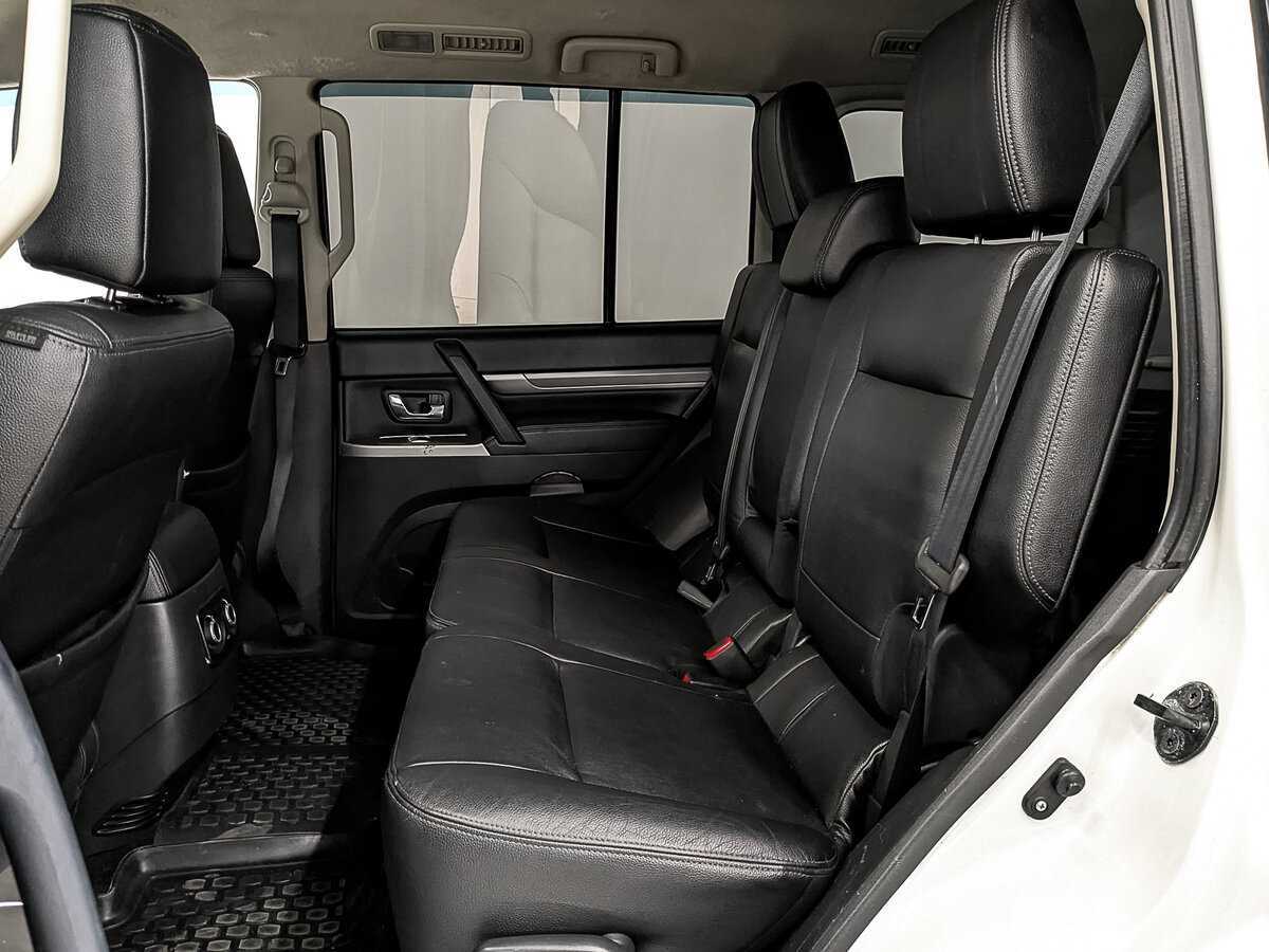 Mitsubishi Pajero, 2015 Фото №18