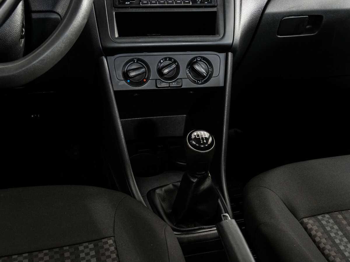 Volkswagen Polo, 2018 Фото №10