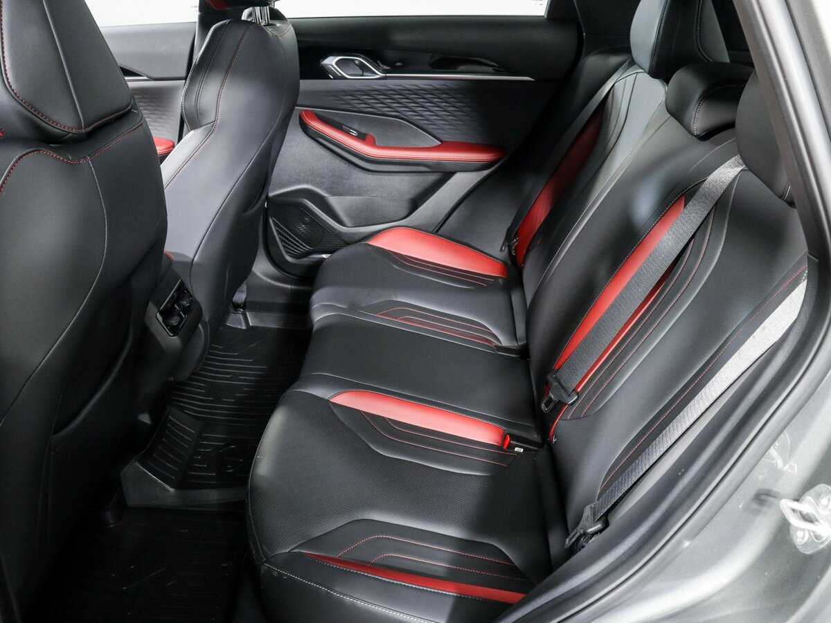 Geely Coolray, 2023 Фото №7