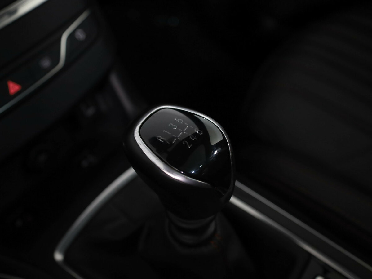 Peugeot 308 II Рестайлинг, 2019 Фото №11