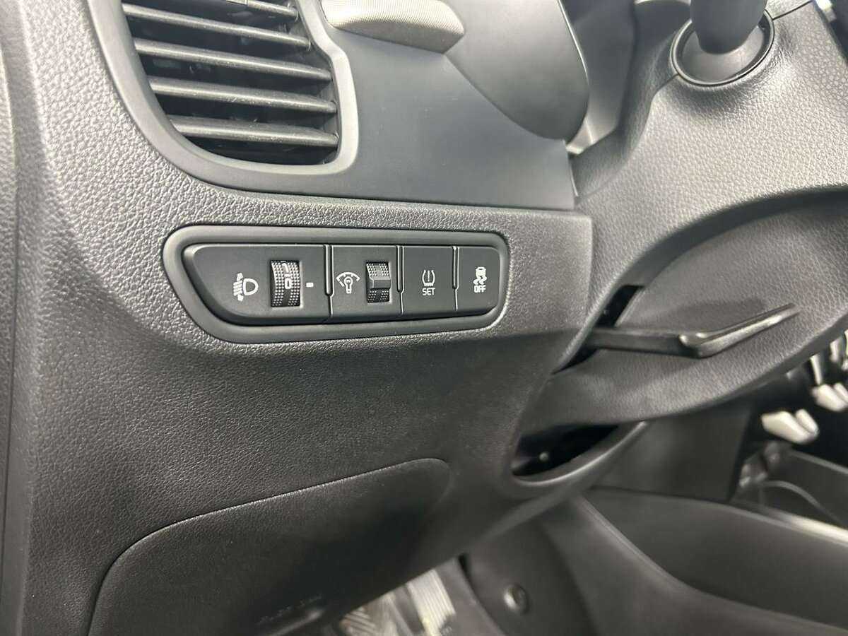 Kia Rio, 2018 Фото №9