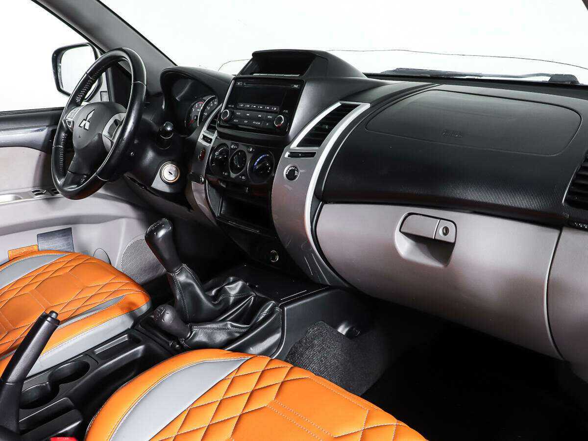 Mitsubishi Pajero Sport, 2014 Фото №11
