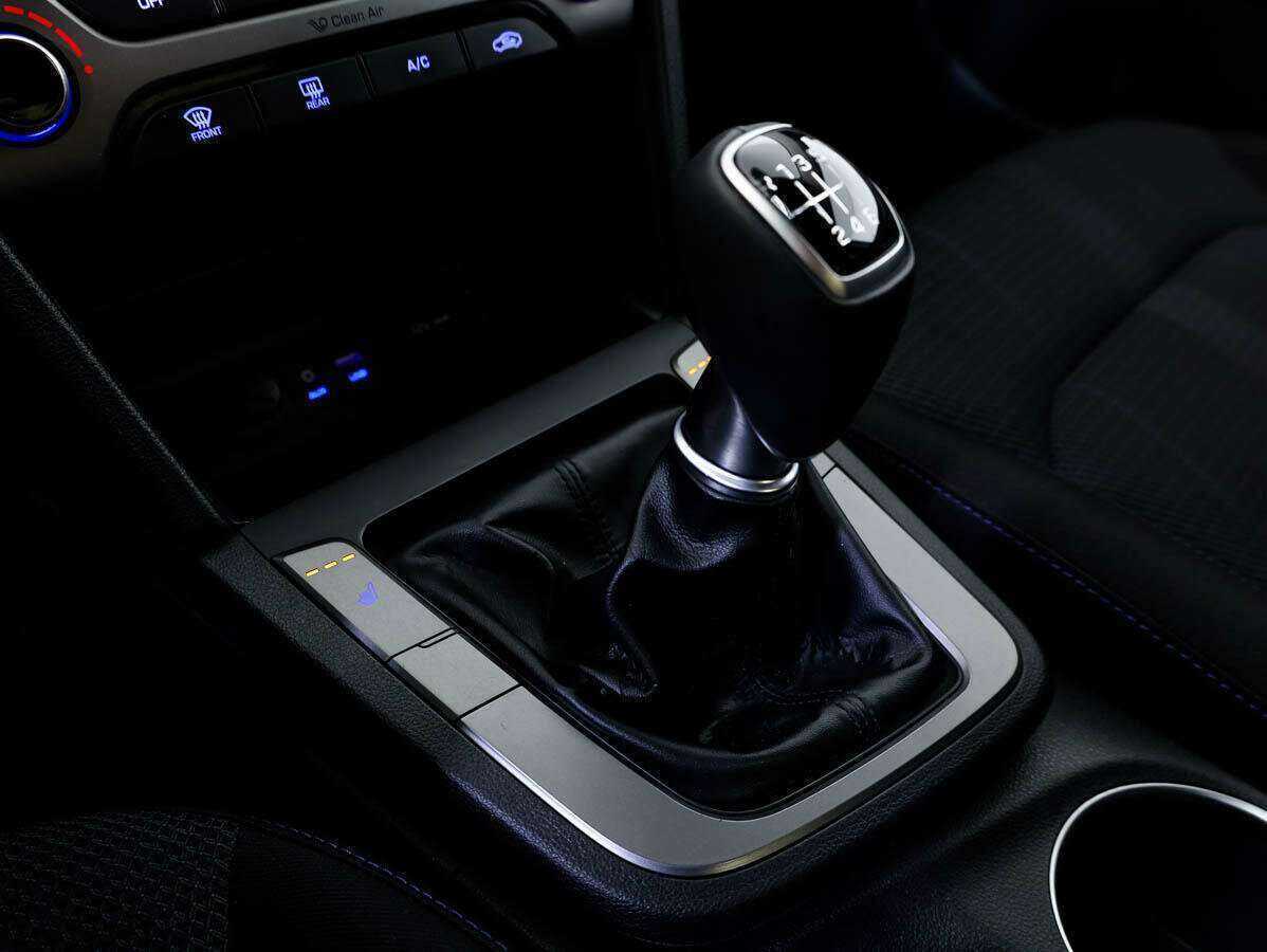 Hyundai Elantra, 2018 Фото №17