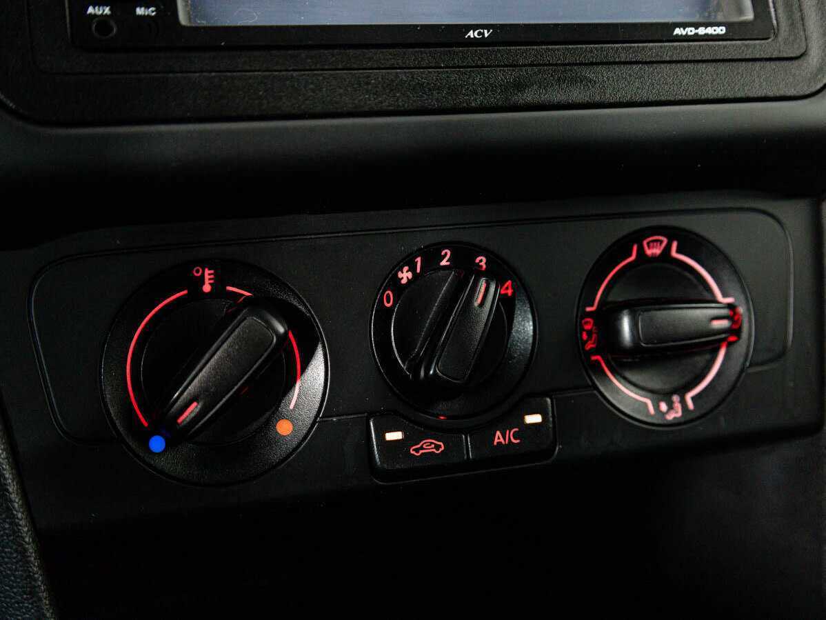 Volkswagen Polo, 2015 Фото №16