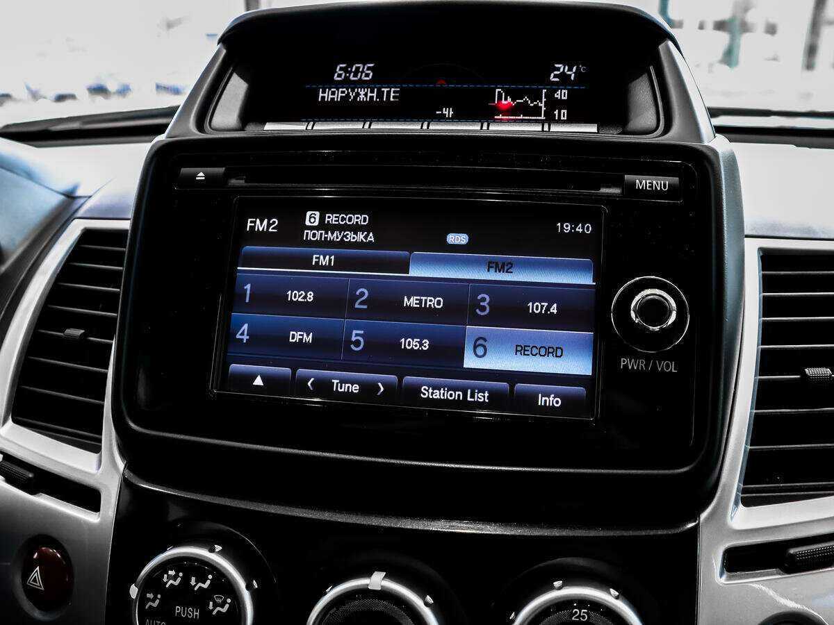 Mitsubishi Pajero Sport, 2015 Фото №15