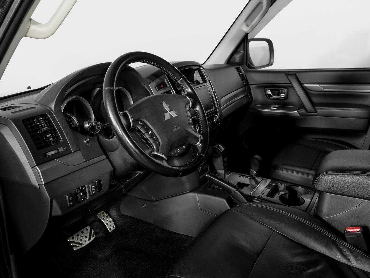 Mitsubishi Pajero, 2017 Фото №15