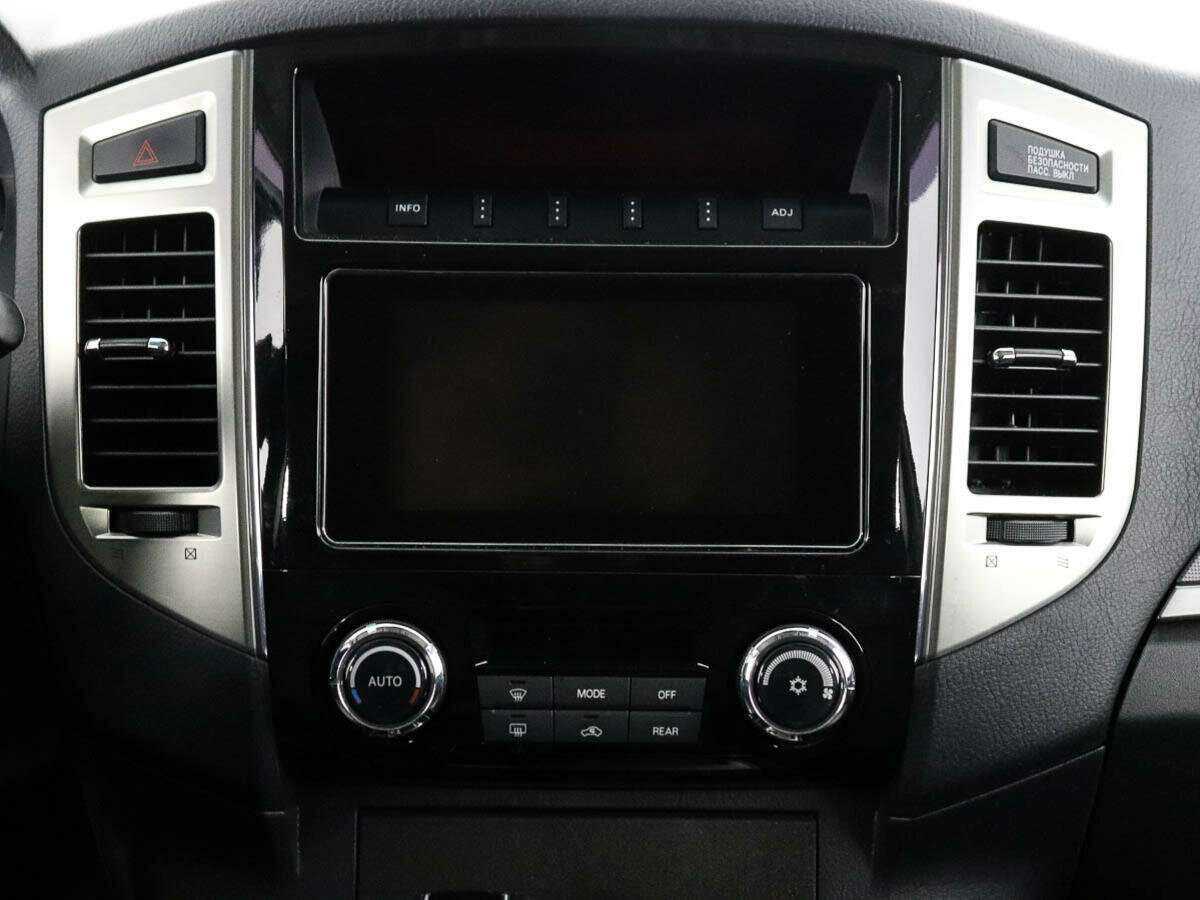 Mitsubishi Pajero, 2015 Фото №9