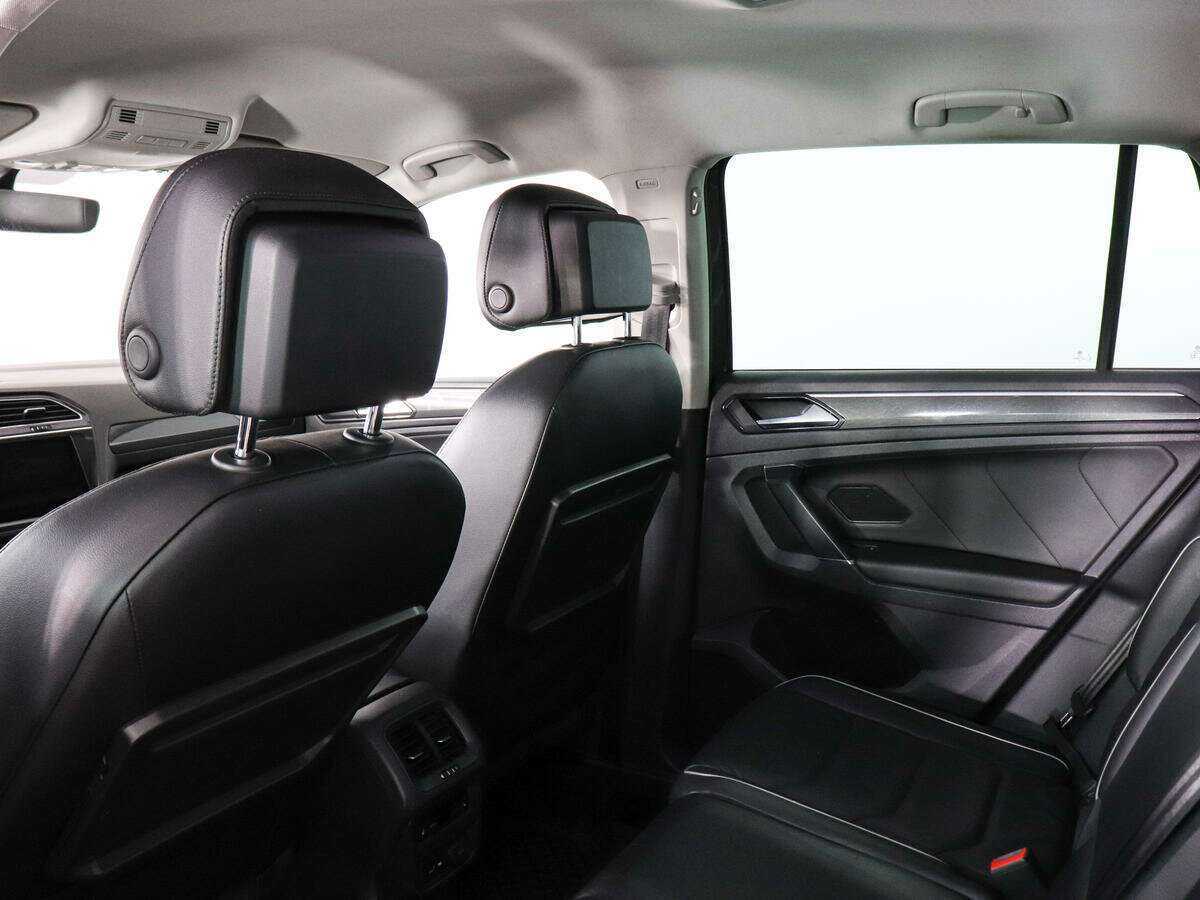 Volkswagen Tiguan, 2018 Фото №8