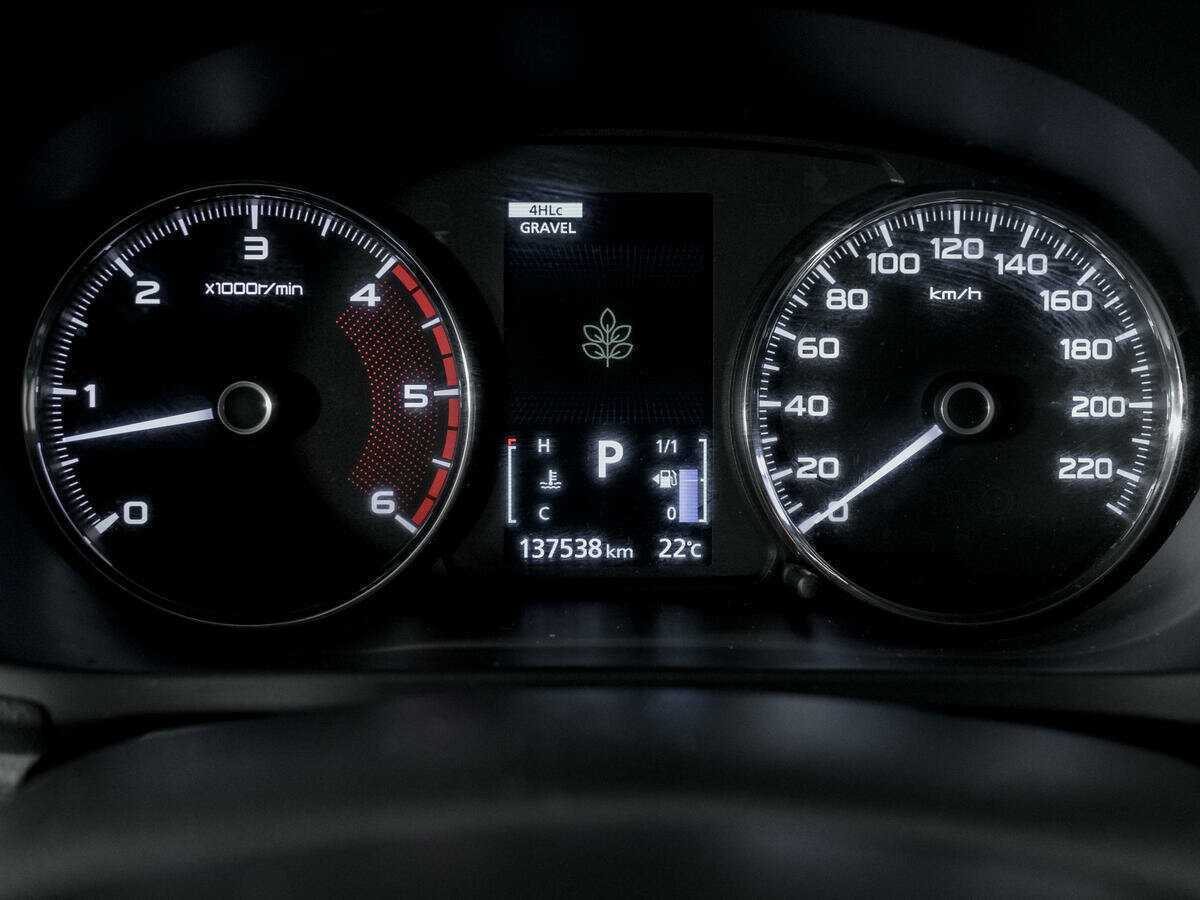 Mitsubishi Pajero Sport, 2018 Фото №11