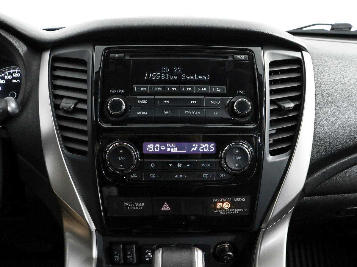 Mitsubishi Pajero Sport, 2017 Фото №15