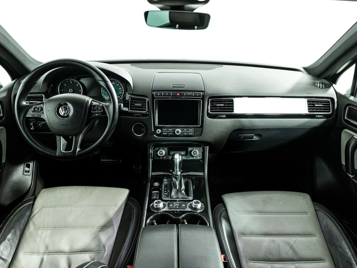 Volkswagen Touareg II Рестайлинг, 2017 Фото №11
