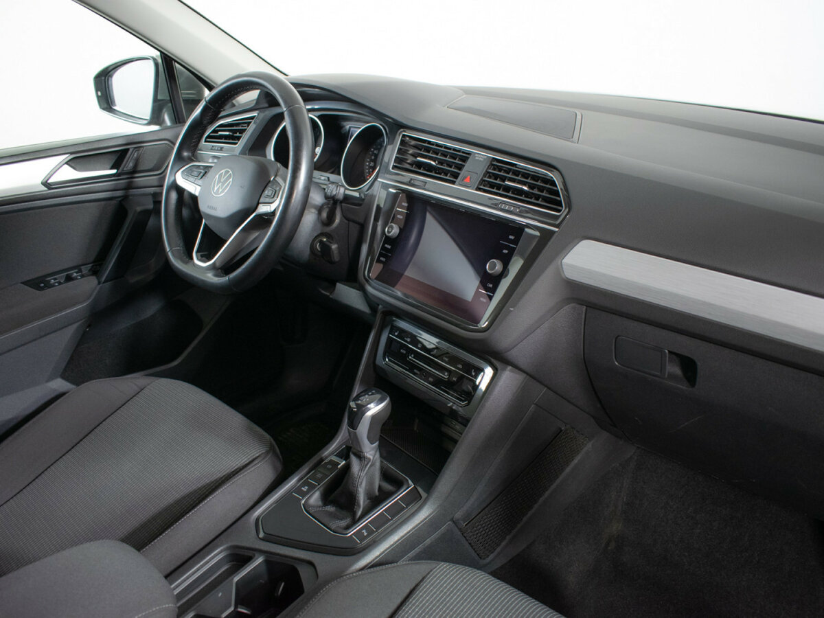 Volkswagen Tiguan II Рестайлинг, 2021 Фото №9