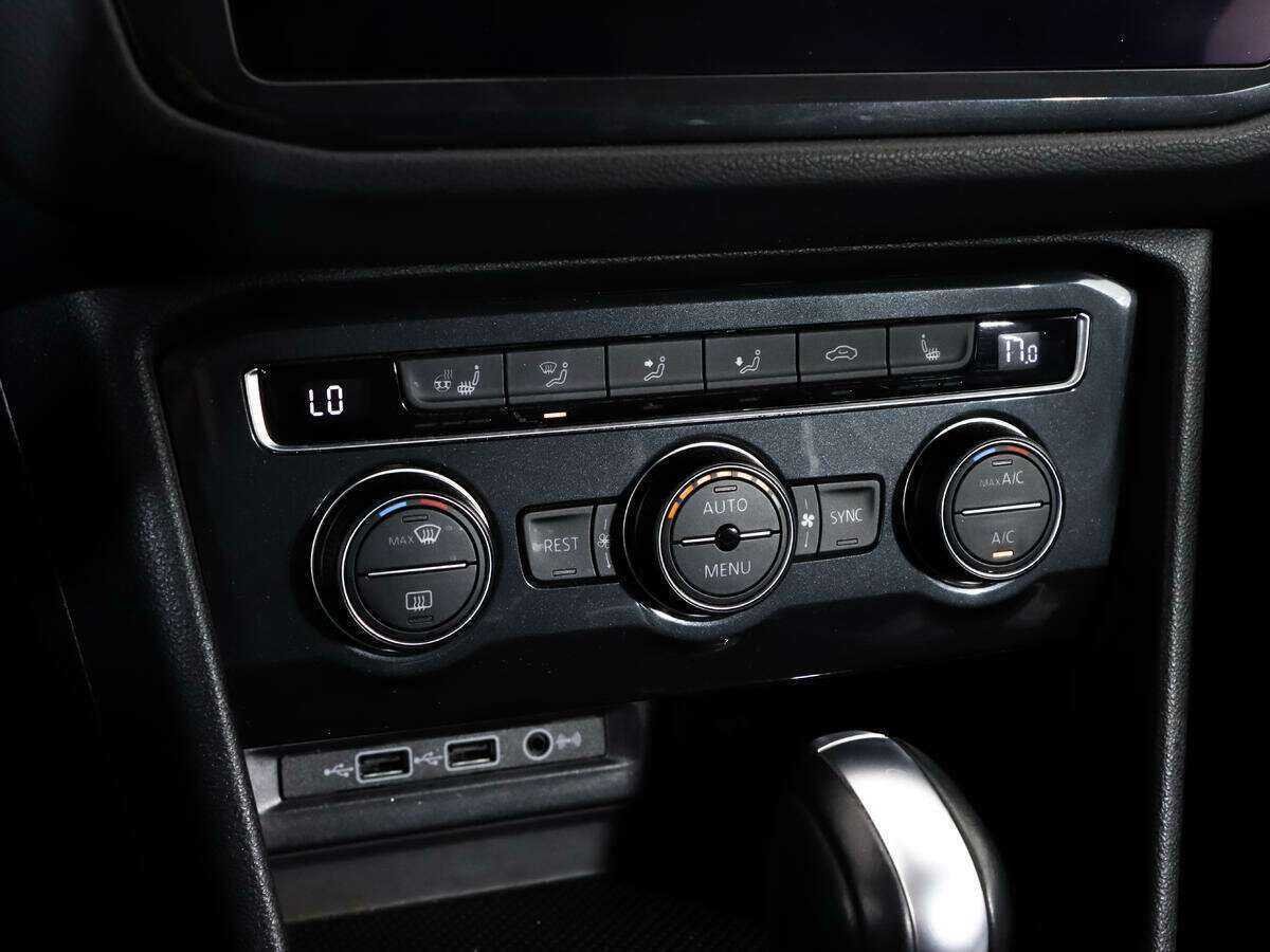 Volkswagen Tiguan L, 2020 Фото №15