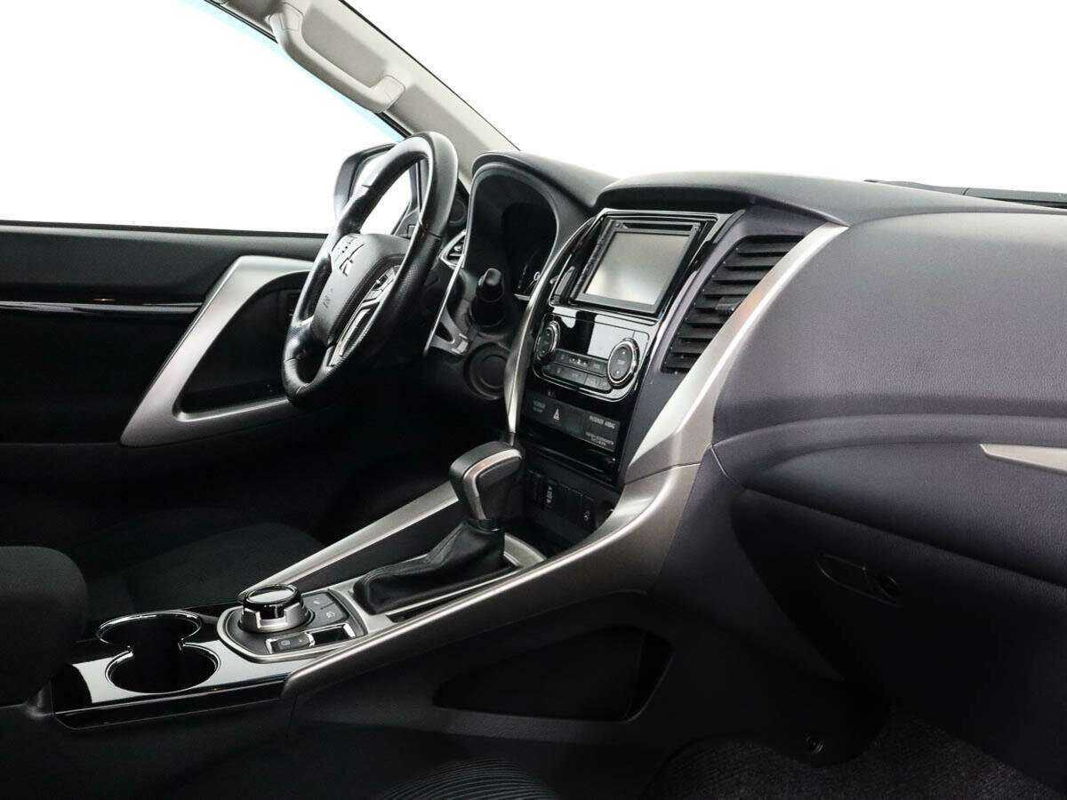 Mitsubishi Pajero Sport, 2017 Фото №7