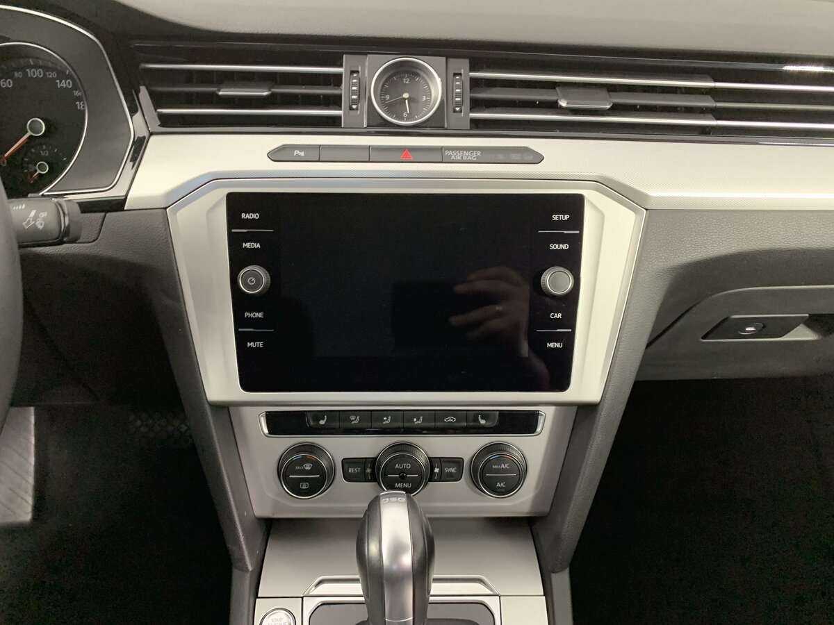 Volkswagen Passat, 2019 Фото №12