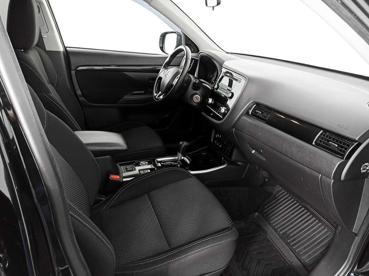 Mitsubishi Outlander, 2021 Фото №8