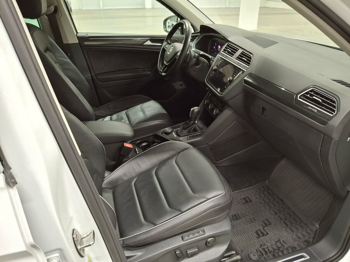 Volkswagen Tiguan II, 2020 Фото №11