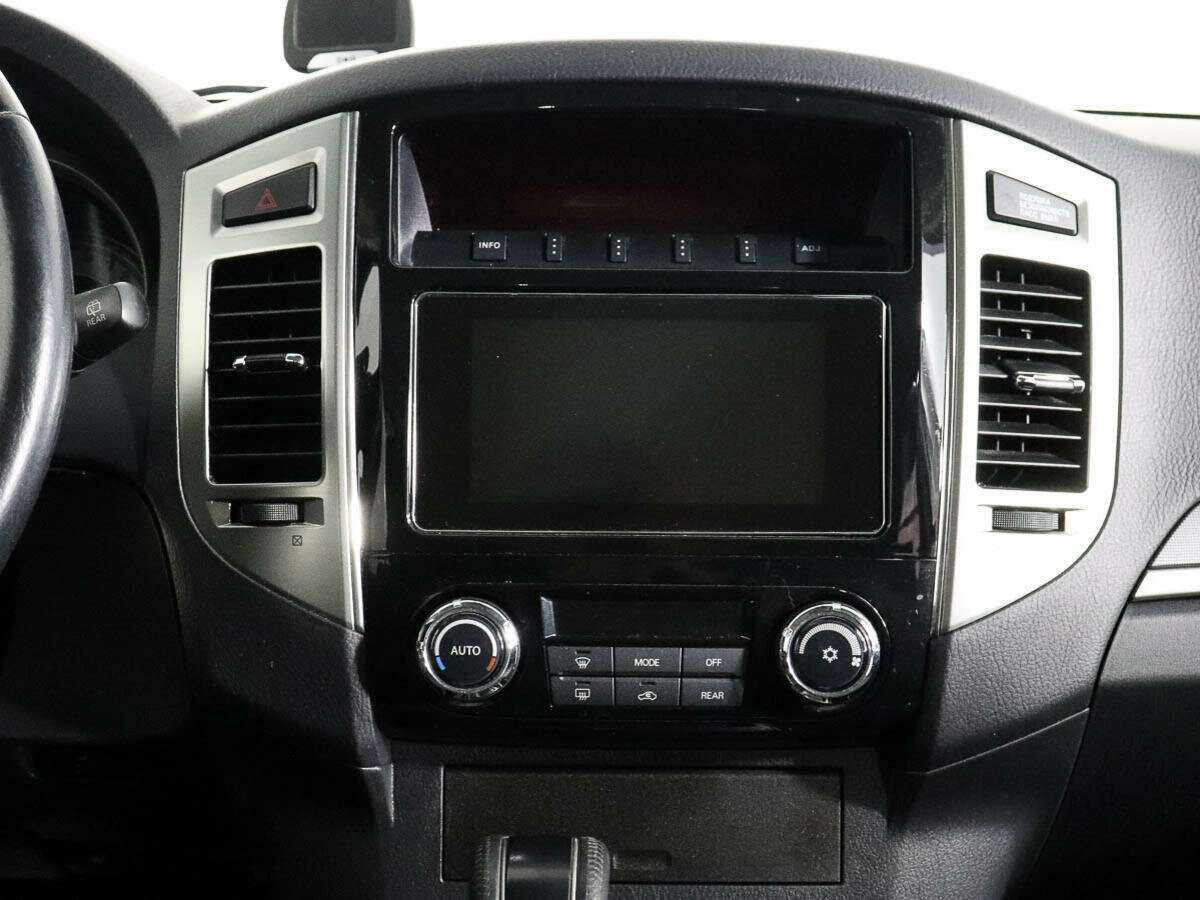 Mitsubishi Pajero, 2018 Фото №12