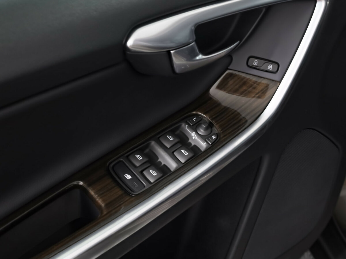 Volvo XC60 I Рестайлинг, 2017 Фото №12
