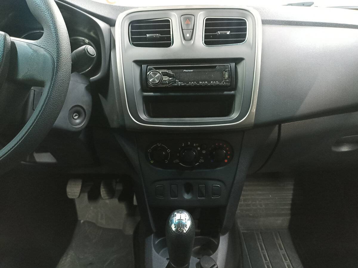 Renault Logan, 2017 Фото №15