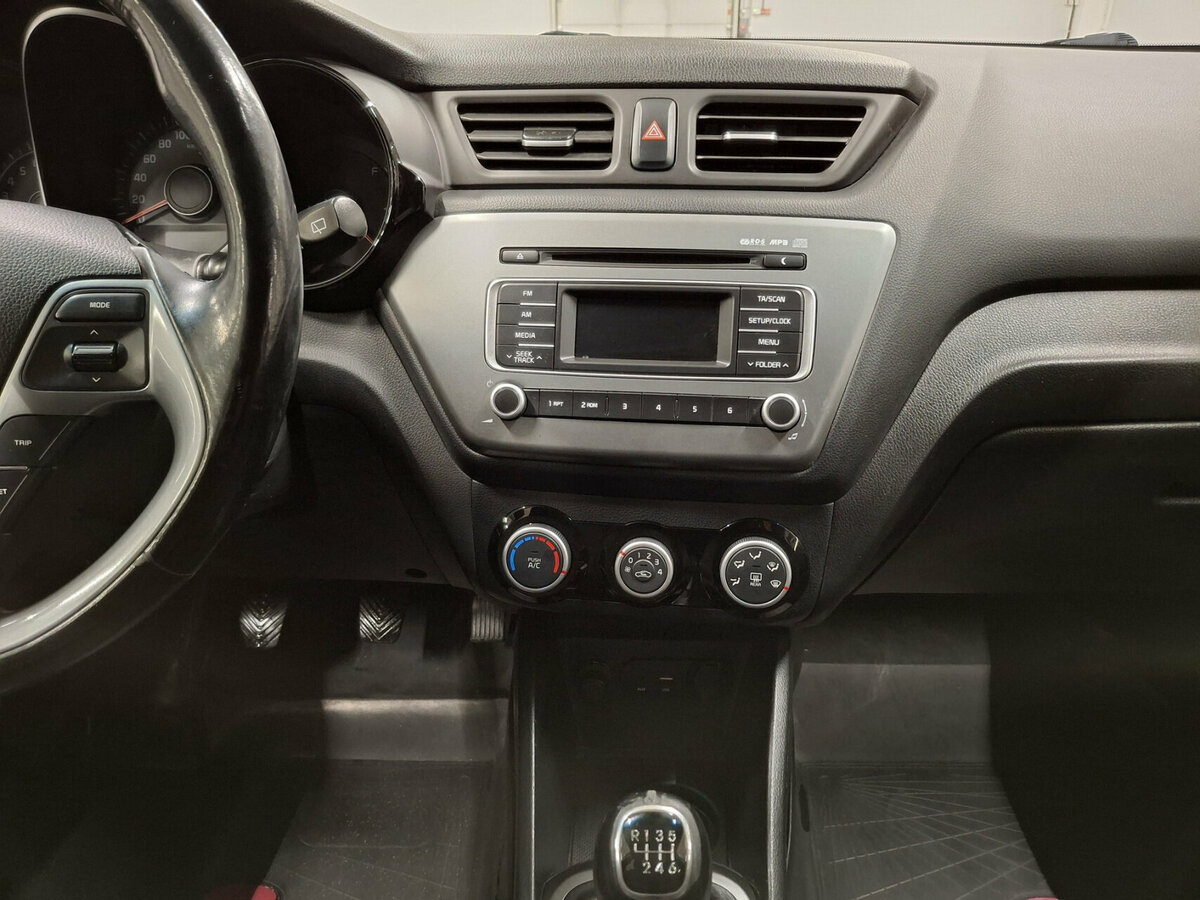 Kia Rio III Рестайлинг, 2017 Фото №15