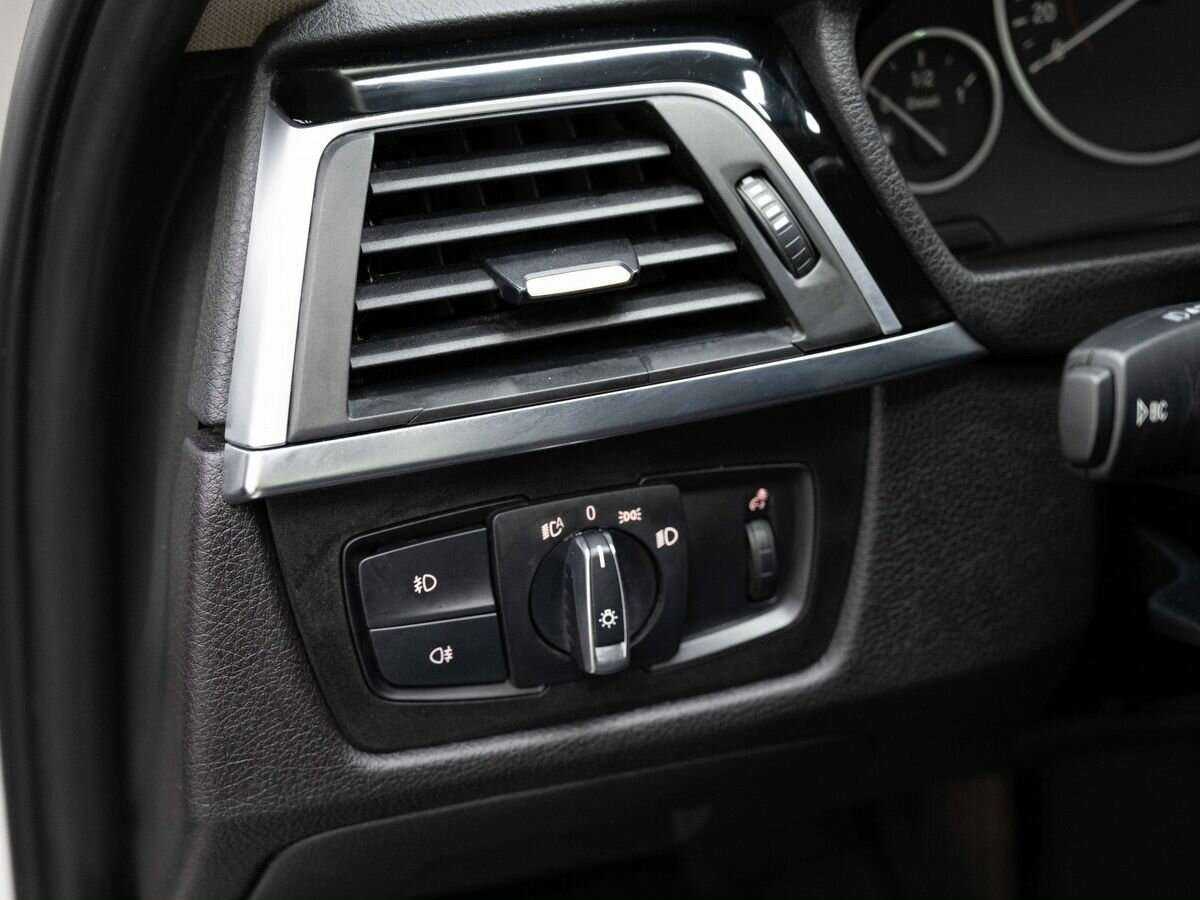 BMW 3 серии 320d xDrive, 2016 Фото №19