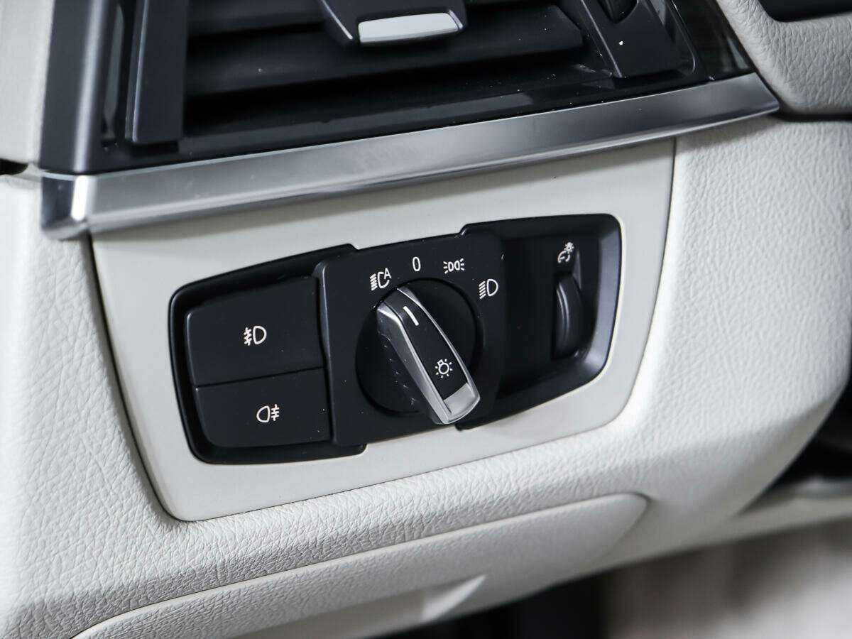 BMW 3 серии 320i, 2012 Фото №15