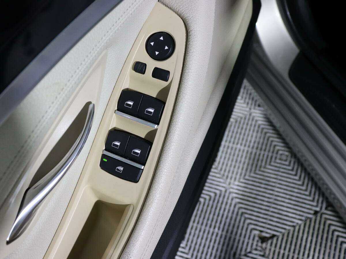 BMW 5 серии 525d xDrive, 2012 Фото №13