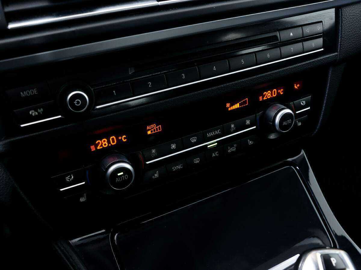 BMW 5 серии 530d xDrive, 2013 Фото №18