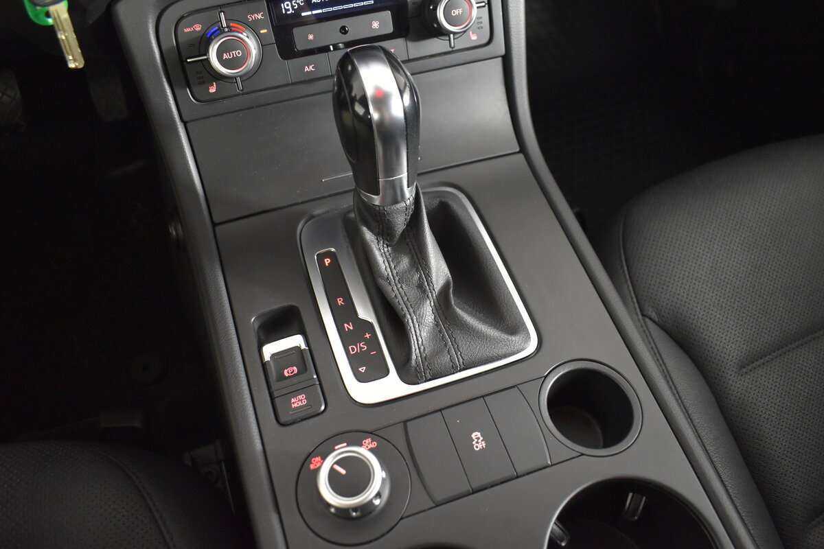 Volkswagen Touareg, 2013 Фото №16