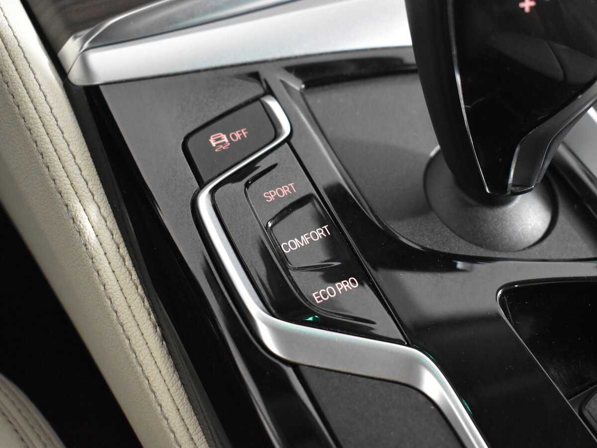 BMW 5 серии 520d xDrive, 2019 Фото №19