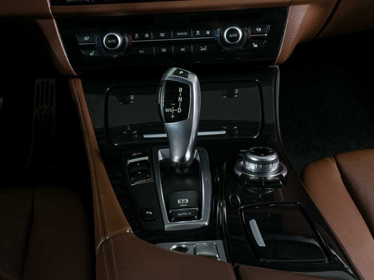 BMW 5 серии 520i, 2013 Фото №12