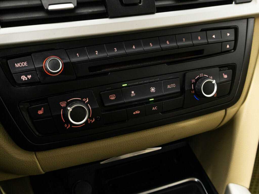 BMW 3 серии 316i, 2014 Фото №15