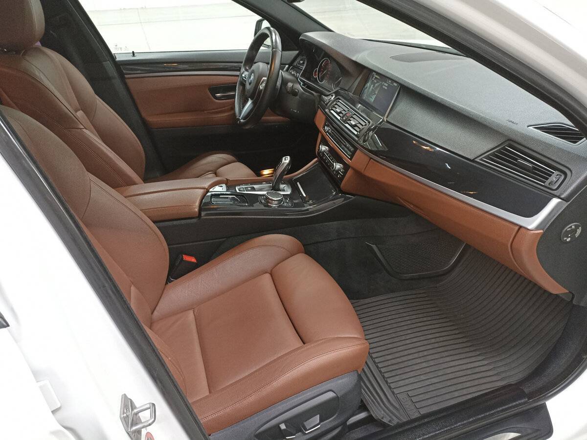 BMW 5 серии 525d xDrive, 2015 Фото №11
