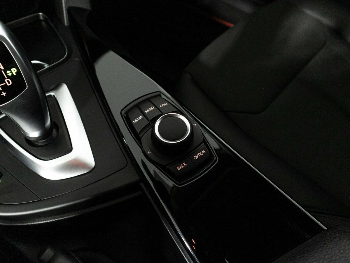 BMW 3 серии 320i xDrive, 2018 Фото №18