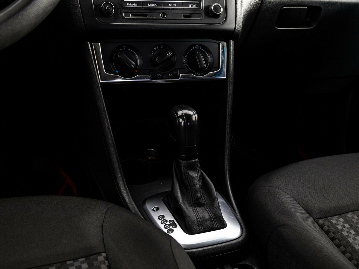 Volkswagen Polo V Рестайлинг, 2016 Фото №10