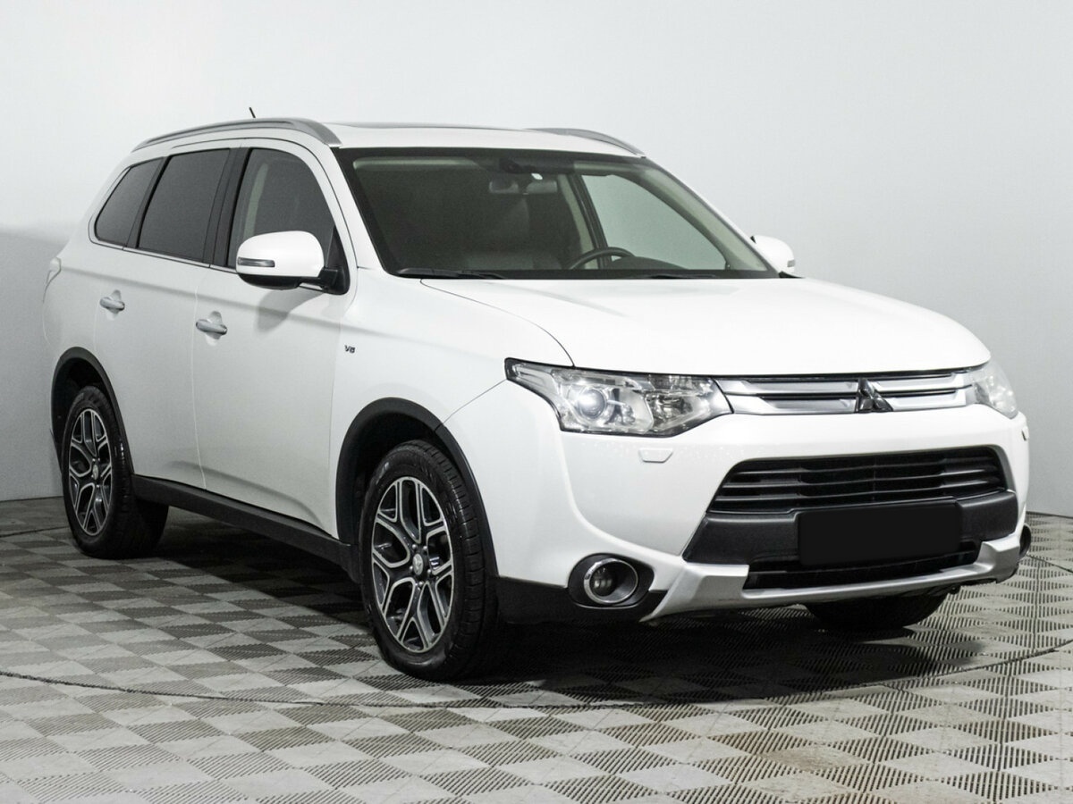Mitsubishi Outlander III Рестайлинг, 2014 Фото №3