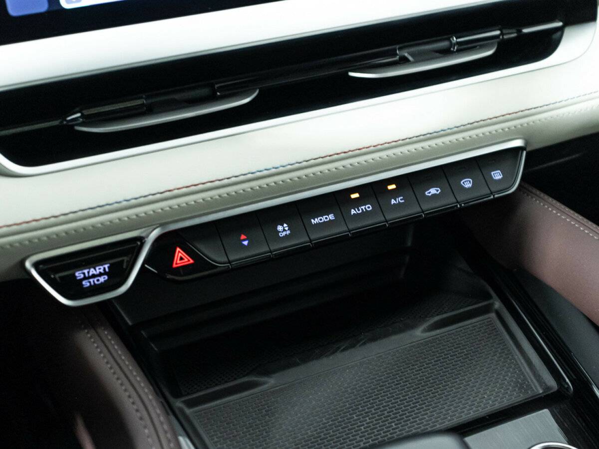 Geely Monjaro I, 2023 Фото №17