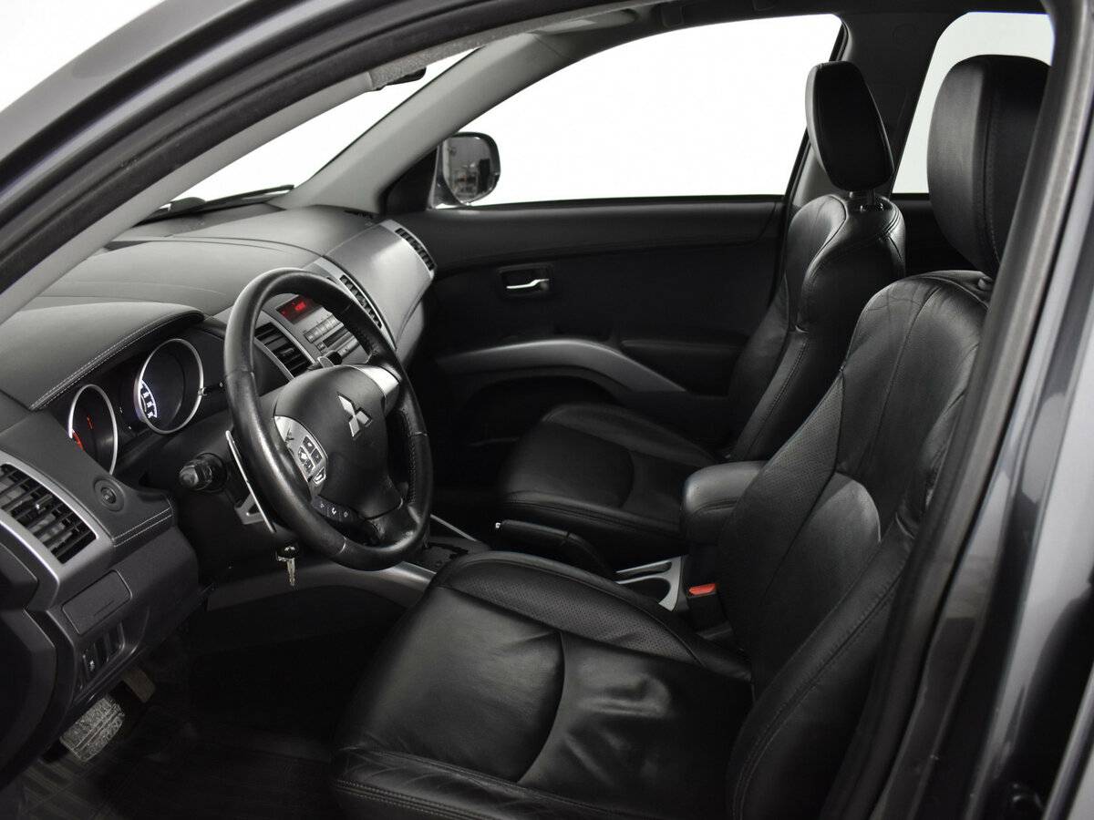 Mitsubishi Outlander II Рестайлинг, 2012 Фото №7