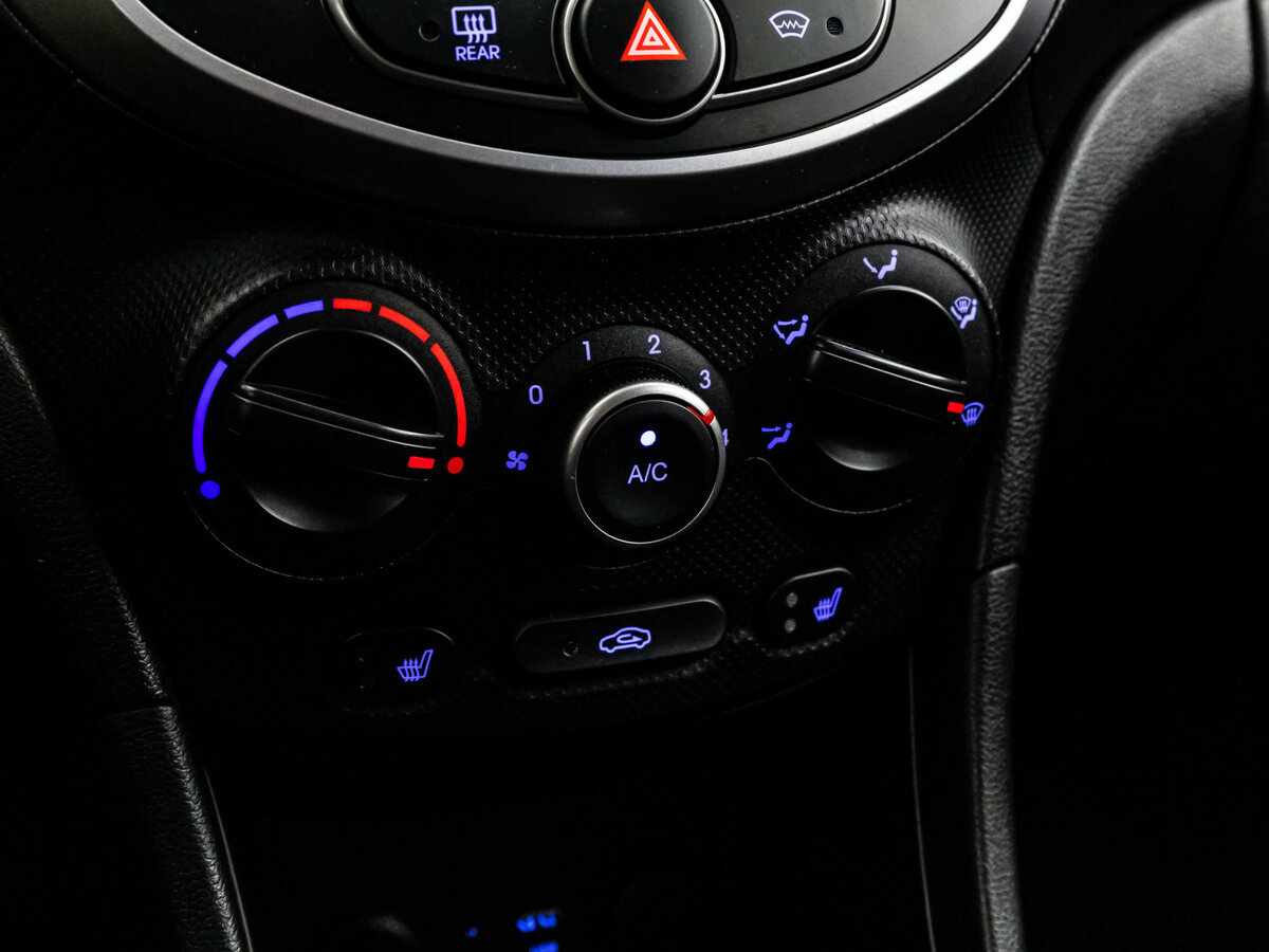 Hyundai Solaris I Рестайлинг, 2014 Фото №12